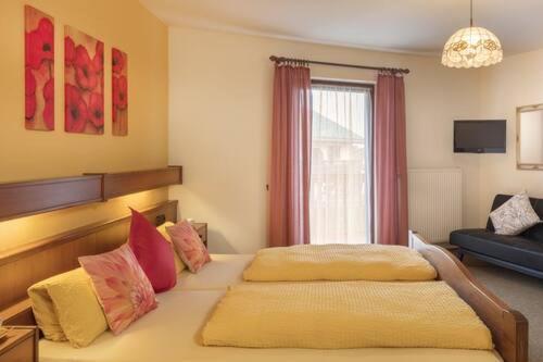 Hotel Zur Post Fromel Бюхльберг Экстерьер фото
